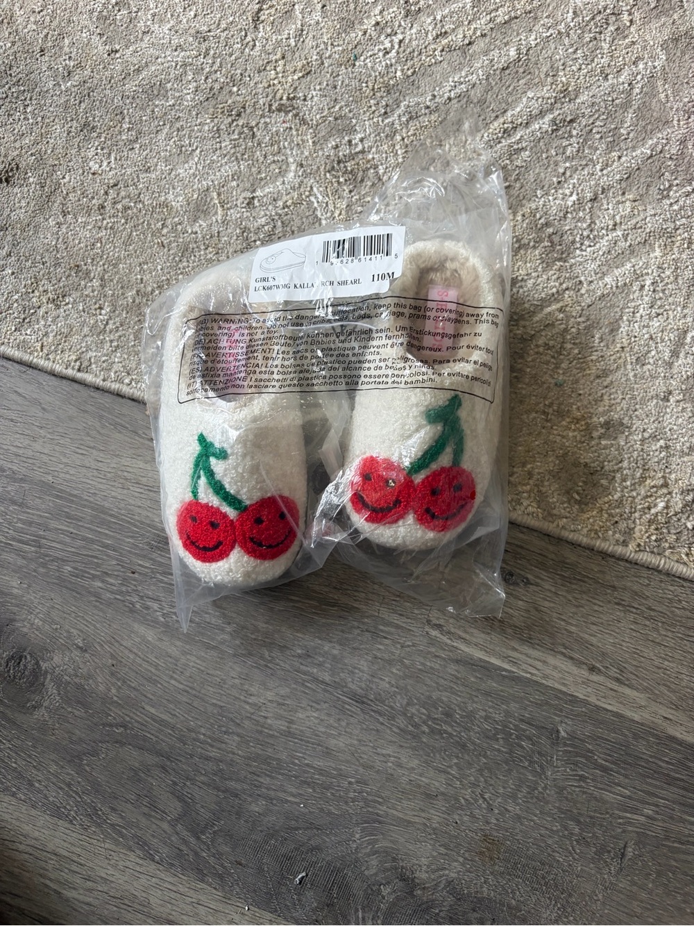 Cream Cherry Wool/Shearling slippers for toddlers. Size 11.